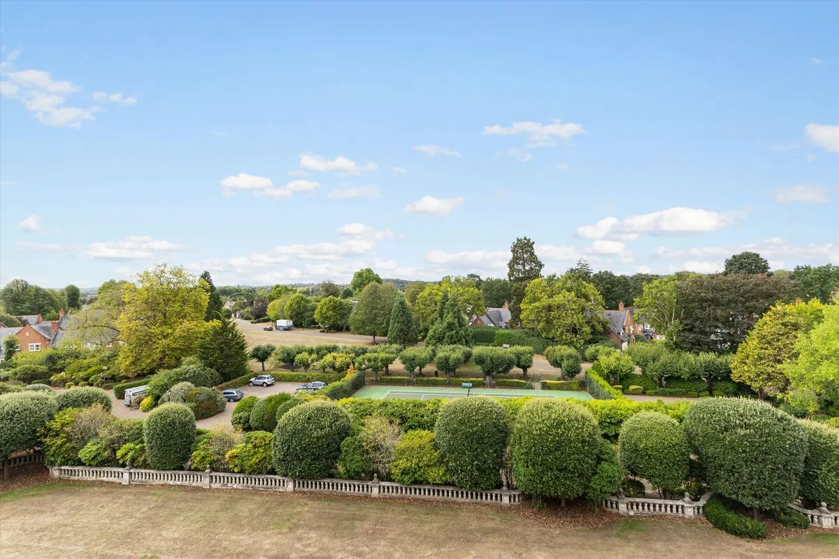 Holloway Drive, Virginia Water, GU25, photo 18