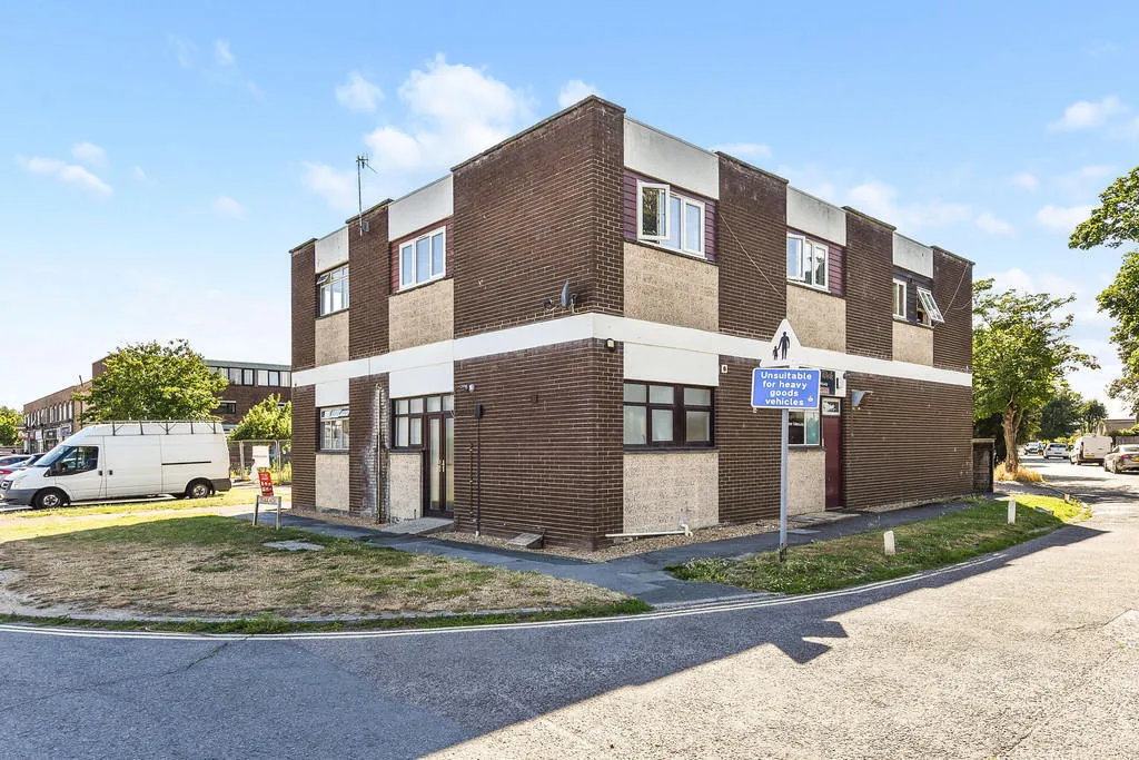 1 bed flat for sale — The Parade, Bognor Regis