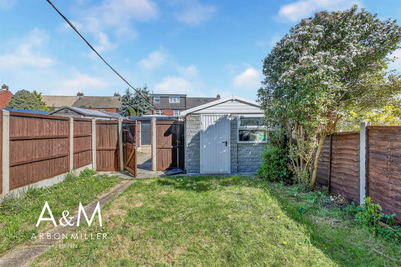 Wyfields, Clayhall, Essex, Ilford, IG50XJ, photo 18