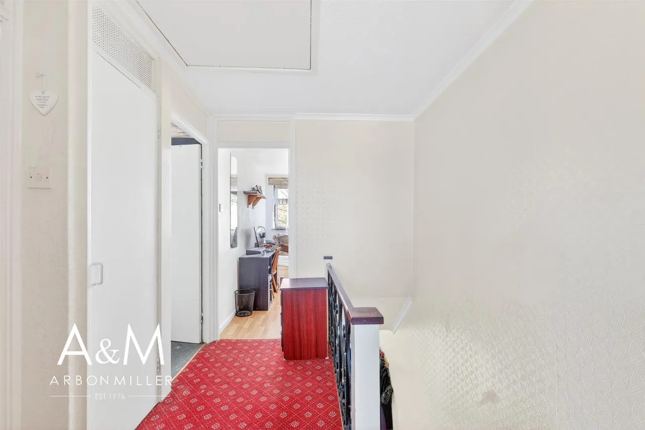 Wyfields, Clayhall, Essex, Ilford, IG50XJ, photo 12