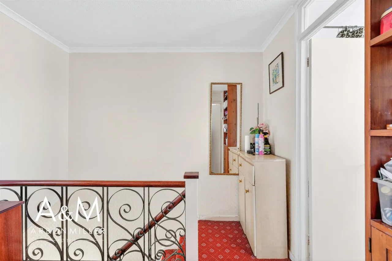 Wyfields, Clayhall, Essex, Ilford, IG50XJ, photo 11