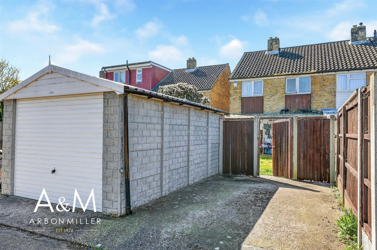 Wyfields, Clayhall, Essex, Ilford, IG50XJ, photo 19
