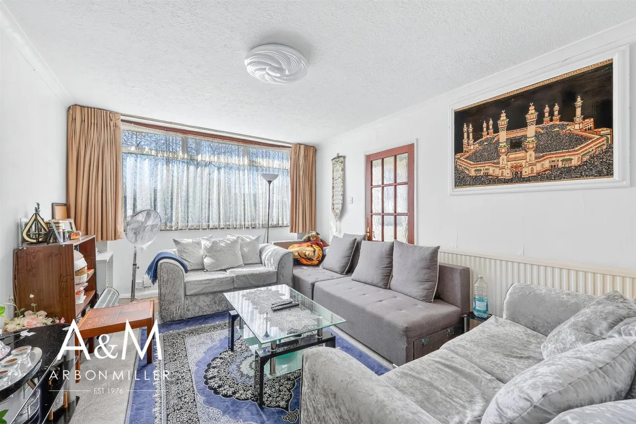 Wyfields, Clayhall, Essex, Ilford, IG50XJ, photo 2