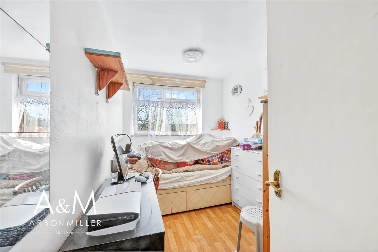 Wyfields, Clayhall, Essex, Ilford, IG50XJ, photo 15