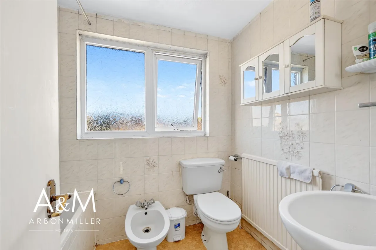 Wyfields, Clayhall, Essex, Ilford, IG50XJ, photo 16