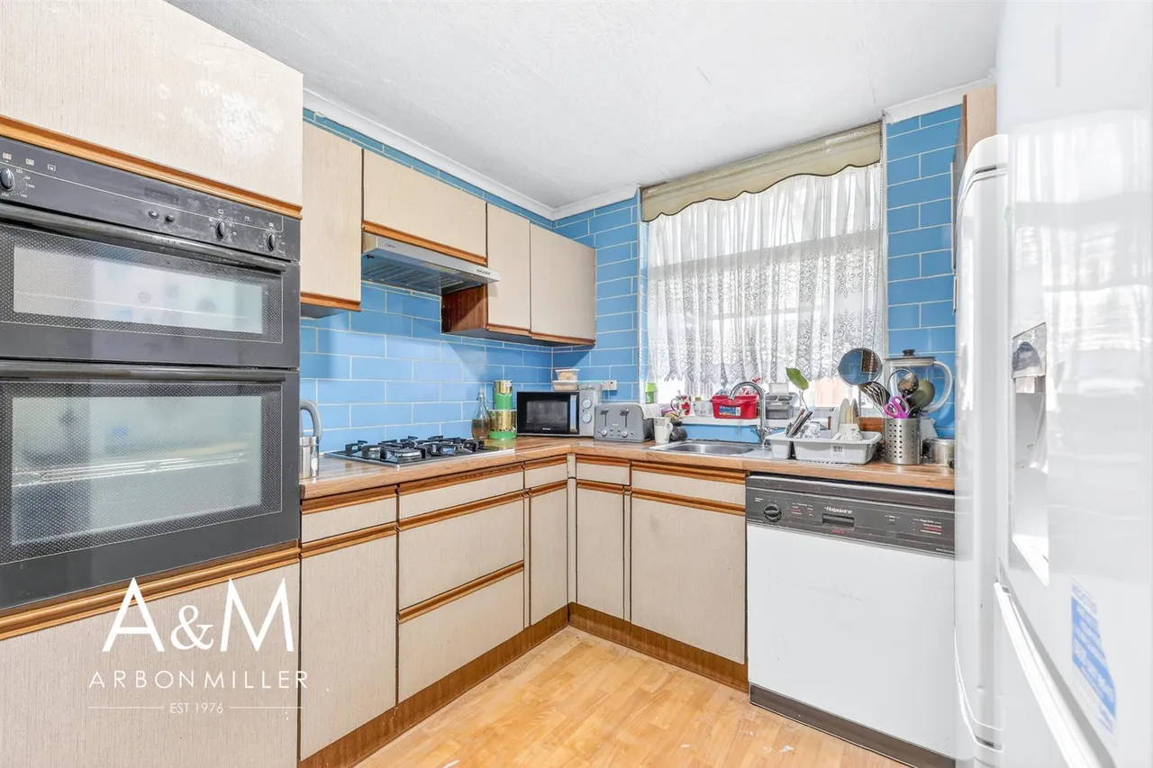 Wyfields, Clayhall, Essex, Ilford, IG50XJ, photo 4