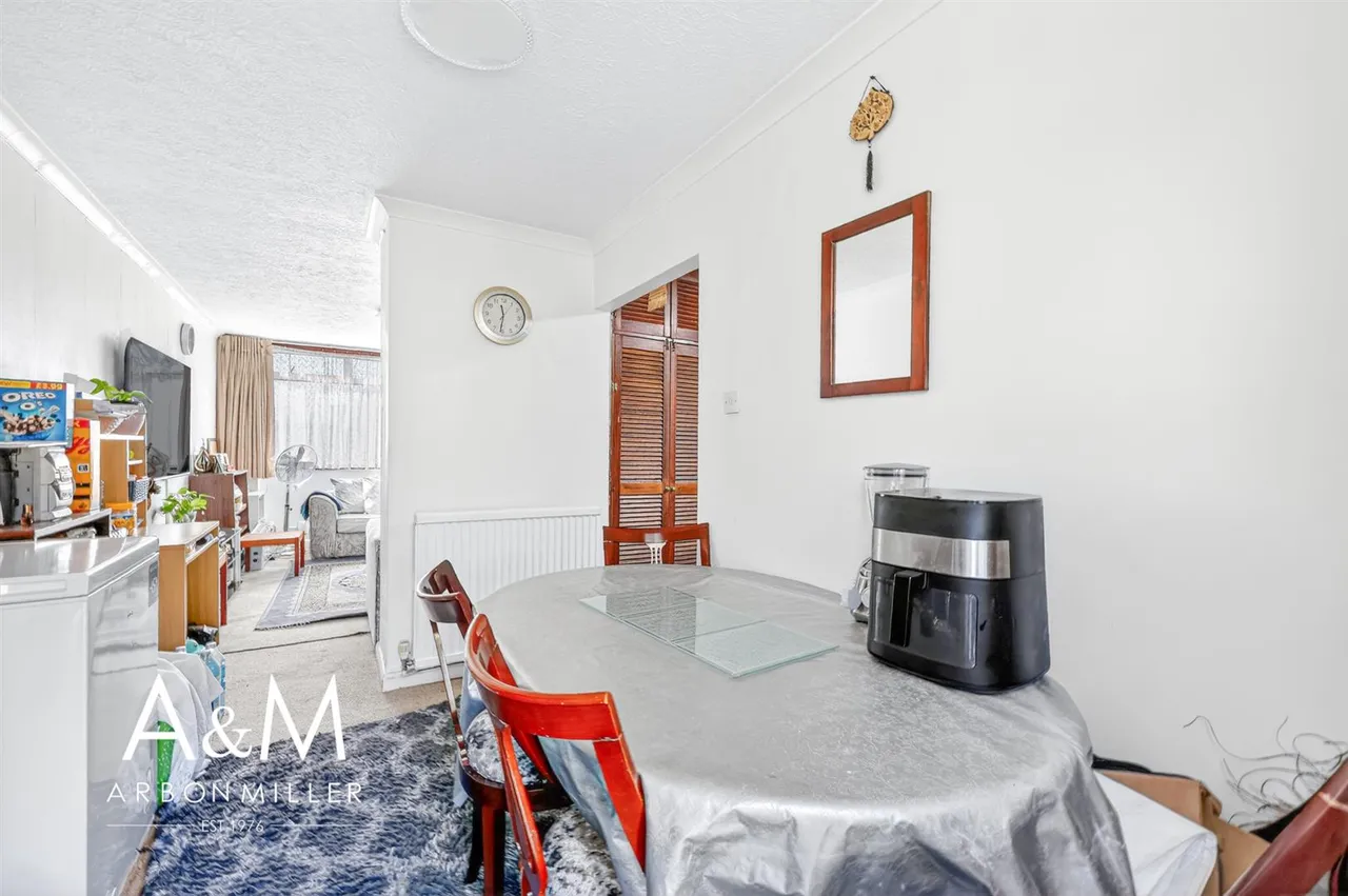Wyfields, Clayhall, Essex, Ilford, IG50XJ, photo 7