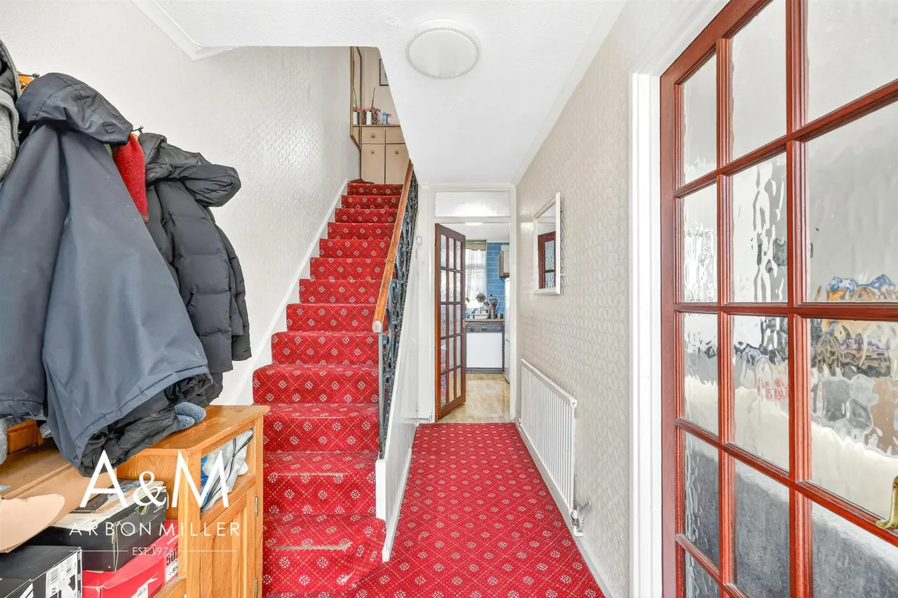Wyfields, Clayhall, Essex, Ilford, IG50XJ, photo 9