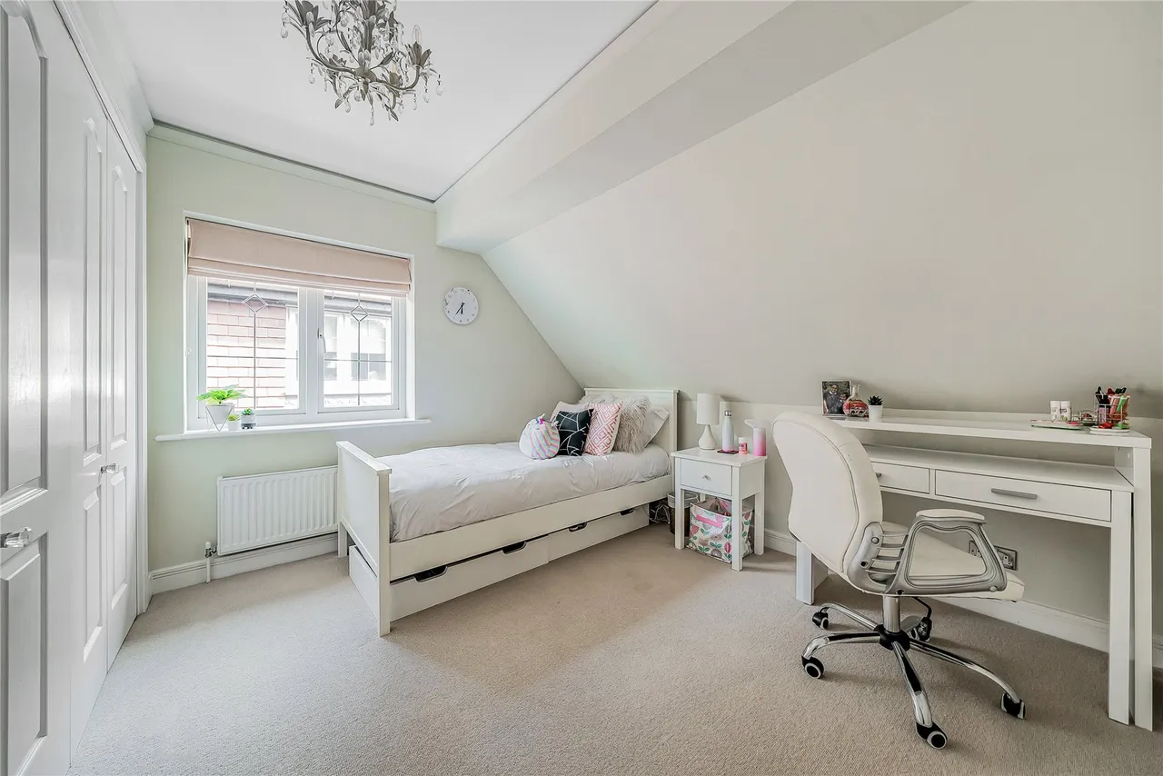 Springfield, Lightwater, GU18, photo 17
