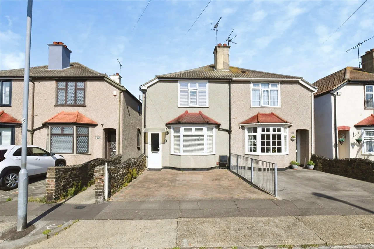 2 bed house for sale — West Road, Shoeburyness, Southend-on-Sea, Essex, SS3