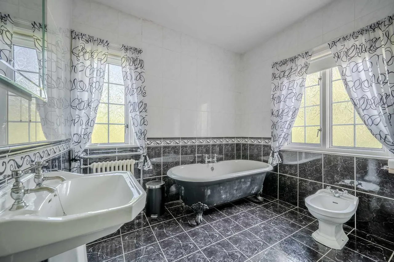 Glen Road, holywood, BT18, photo 28