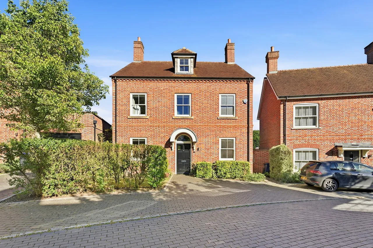 5 bed house for sale, Orchard Green, Beaconsfield, HP9