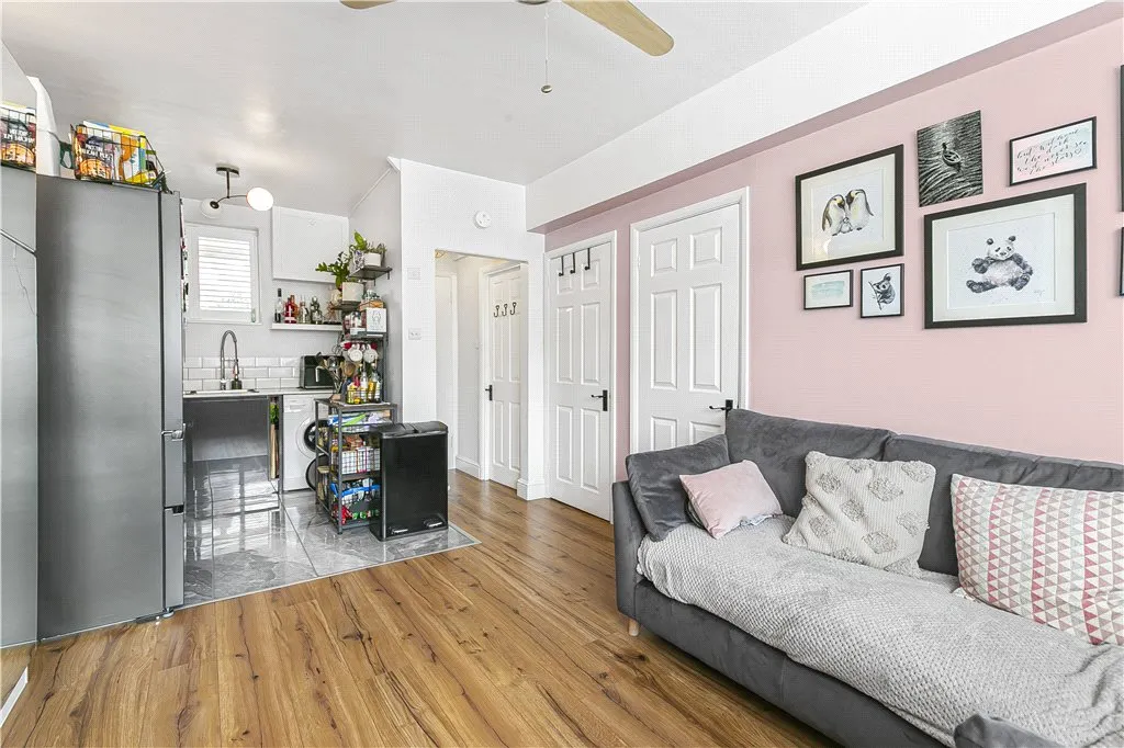 Upper Richmond Road, London, SW15, photo 8