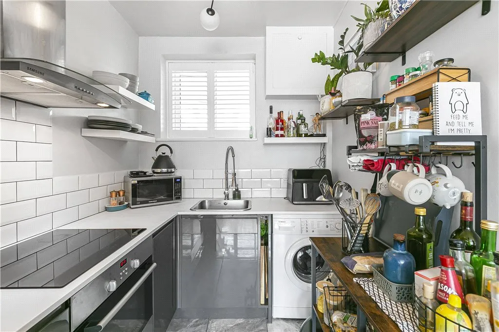 Upper Richmond Road, London, SW15, photo 11