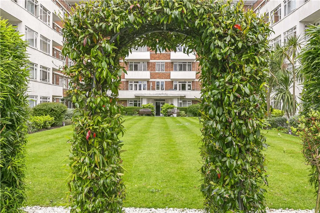 Upper Richmond Road, London, SW15, photo 5