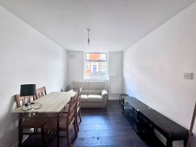 3 bed flat to rent, Battenberg Road, Bolton, BL1