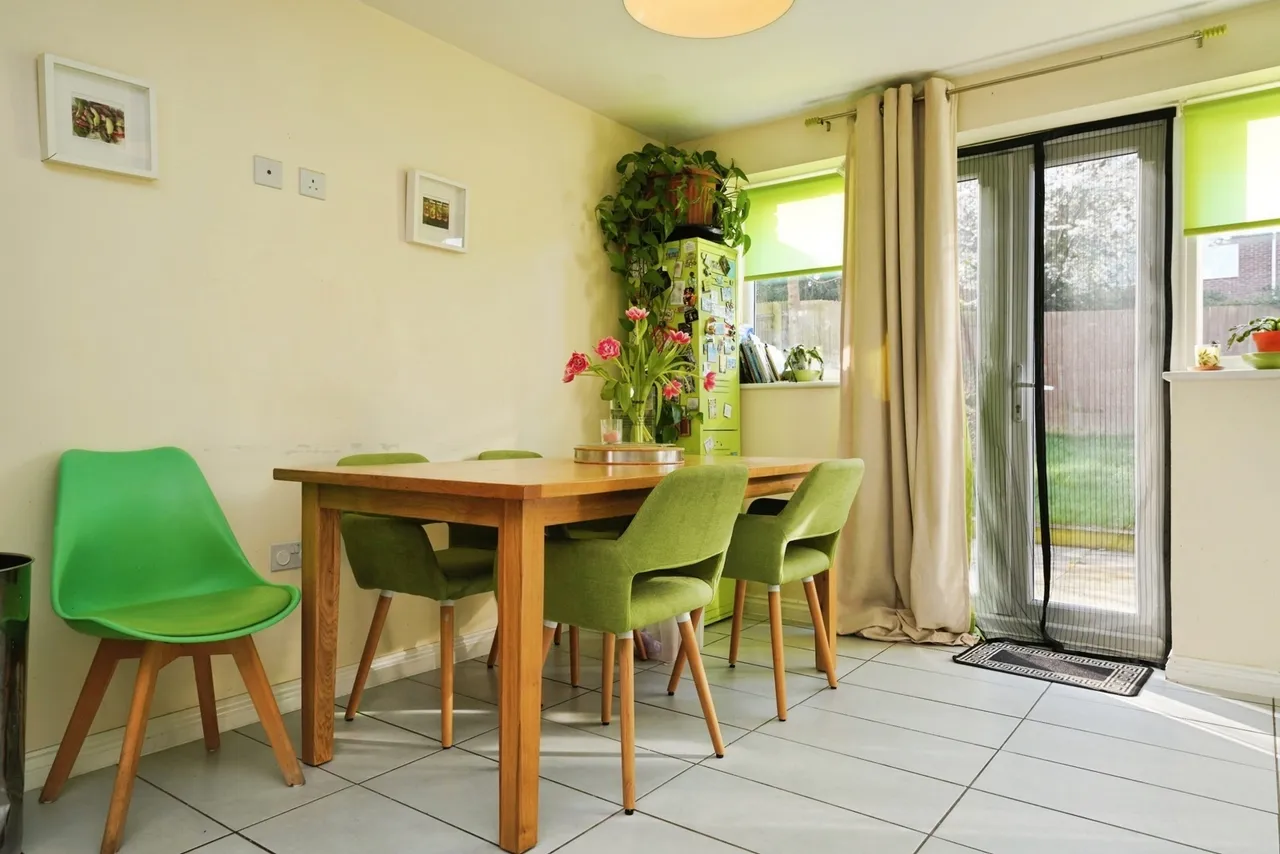 Barnpear Court, Tuffley, Gloucester, Gloucestershire, GL4, photo 4