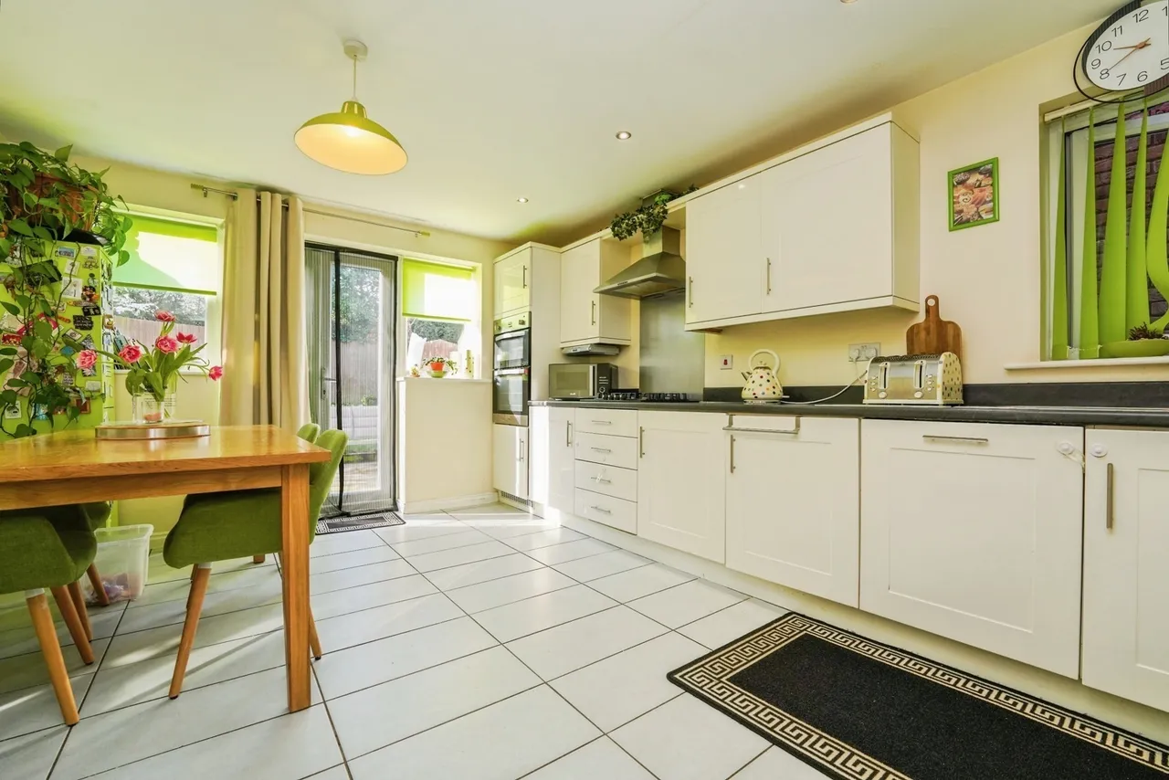 Barnpear Court, Tuffley, Gloucester, Gloucestershire, GL4, photo 2