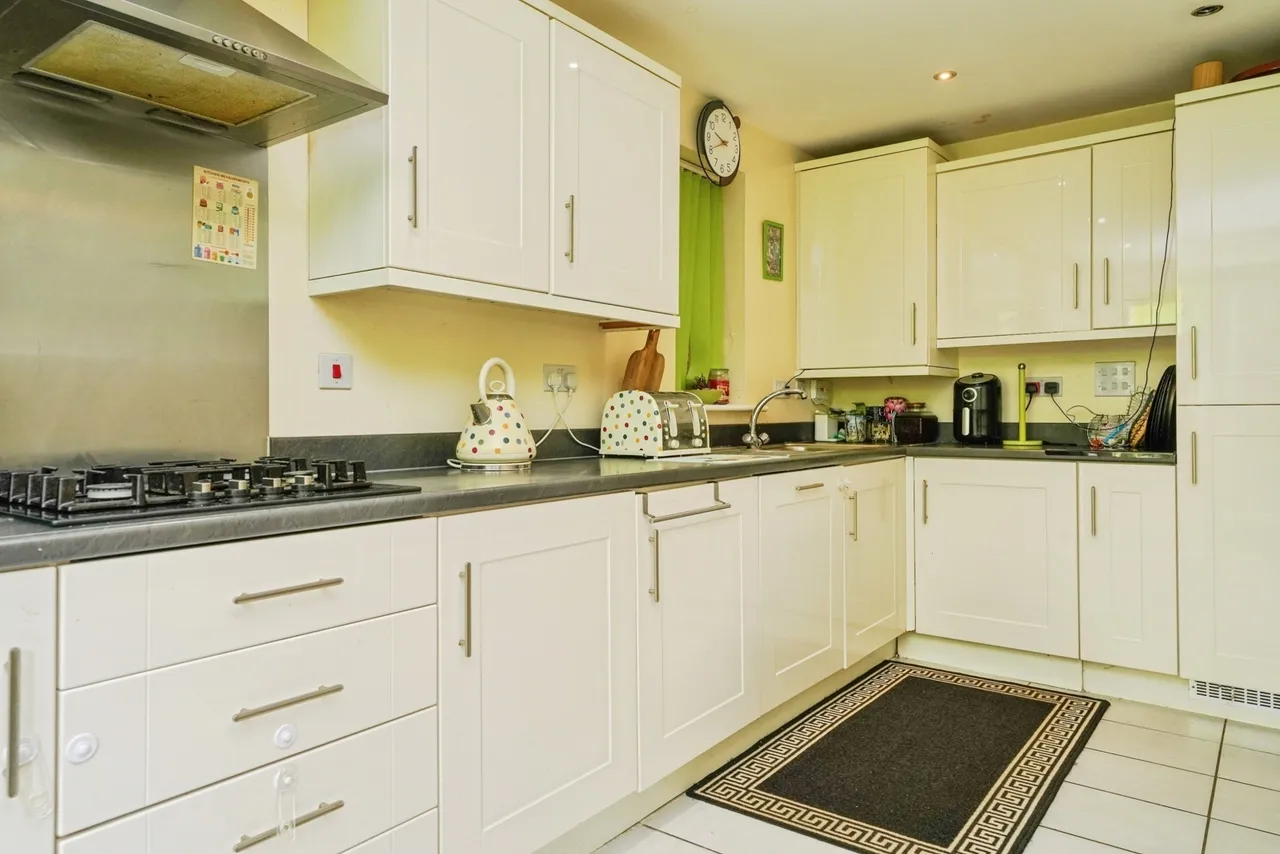 Barnpear Court, Tuffley, Gloucester, Gloucestershire, GL4, photo 3