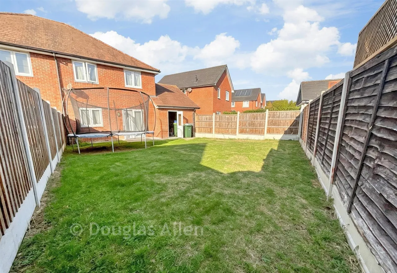 Farnham Avenue, Wickford, SS11, photo 2
