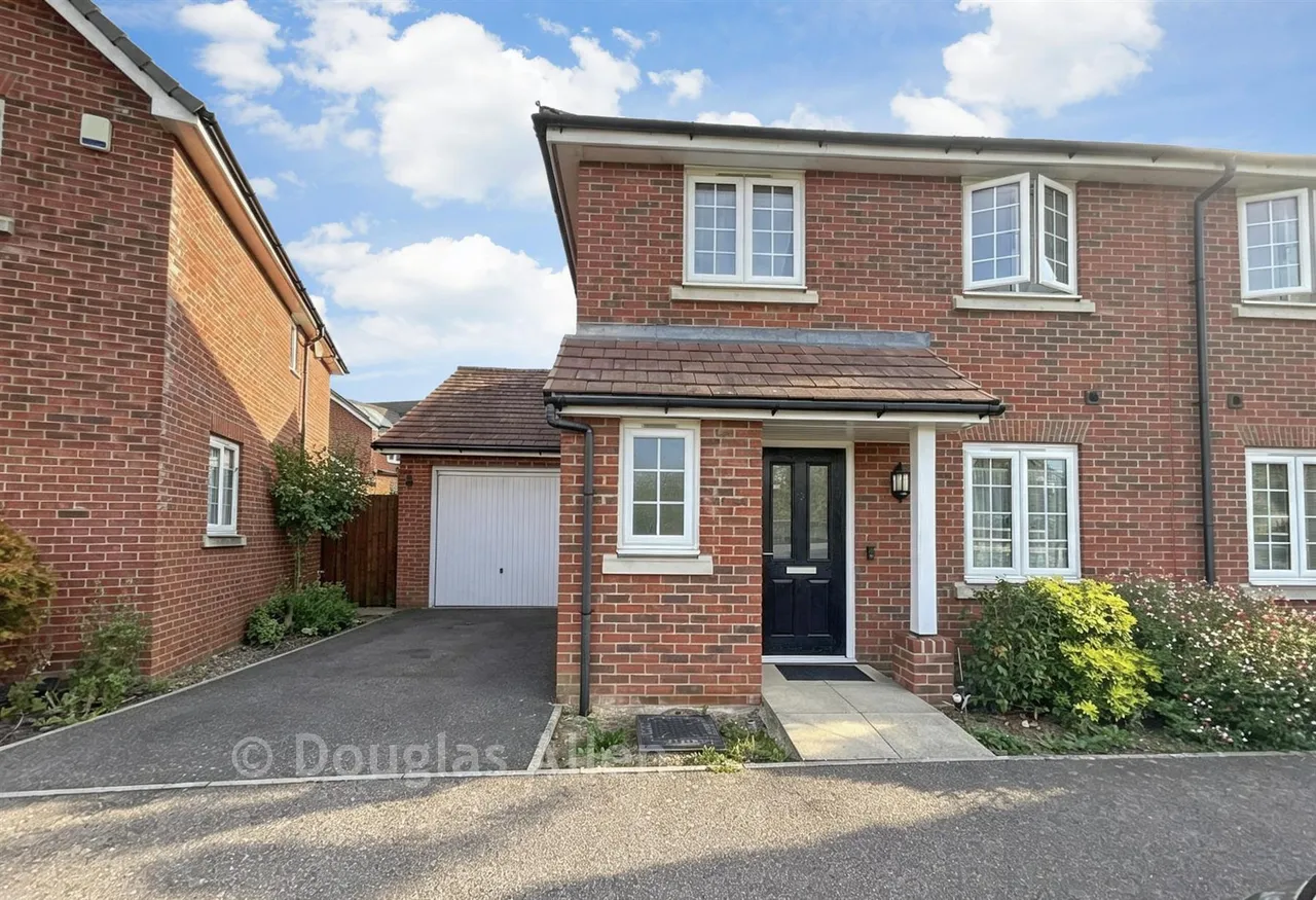 4 bed house for sale, Farnham Avenue, Wickford, SS11