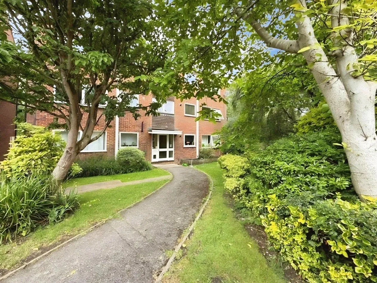 2 bed flat for sale — Henley Drive, Frimley Green, Camberley, Surrey, GU16 6JT