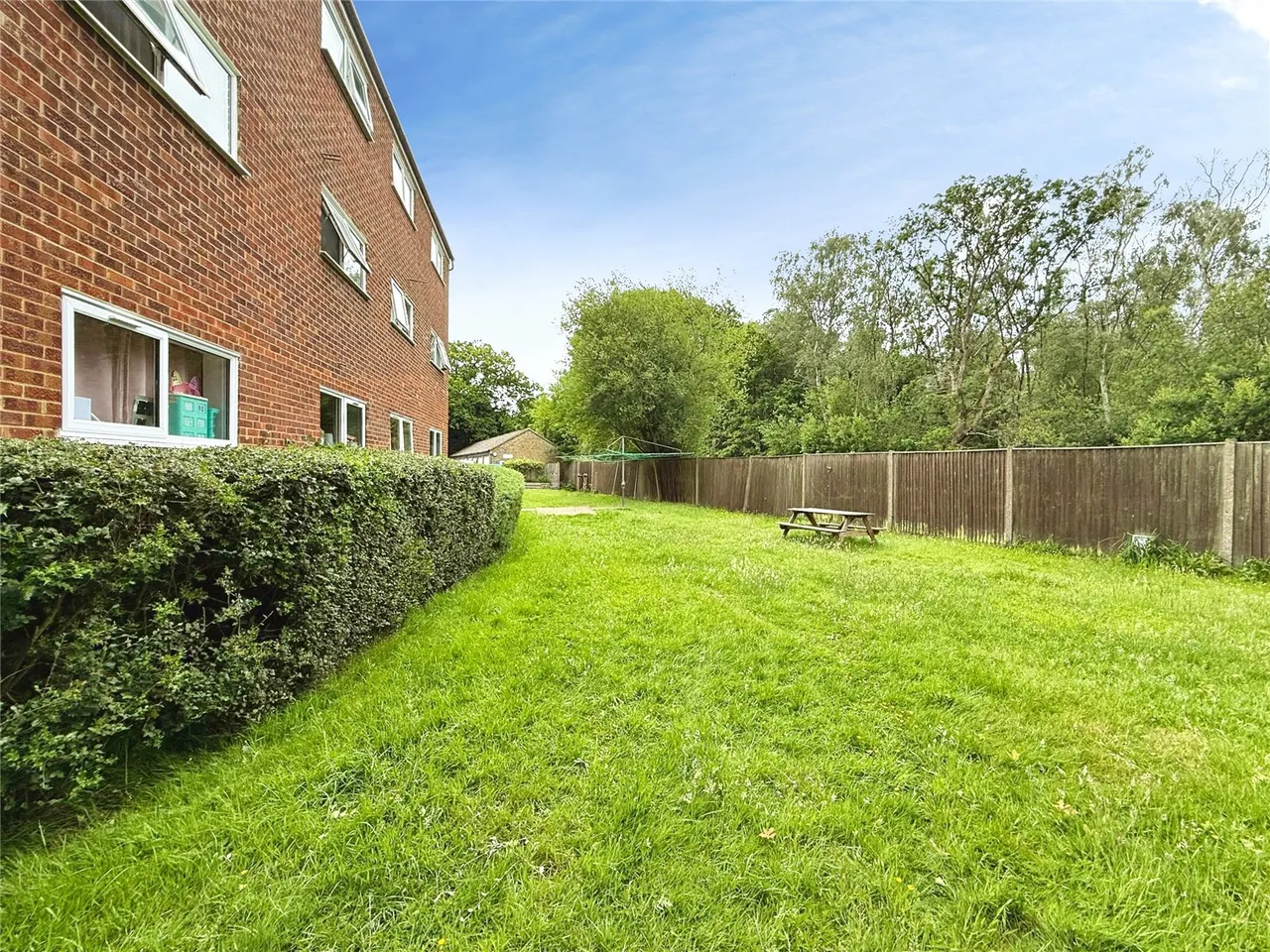Henley Drive, Frimley Green, Camberley, Surrey, GU16 6JT, photo 8