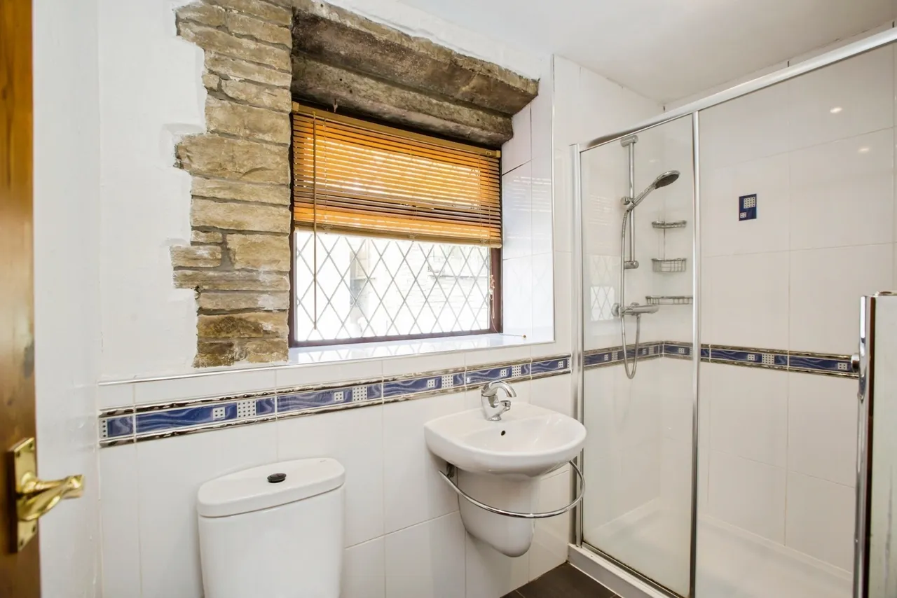 Burrwood Terrace, Holywell Green, Halifax, West Yorkshire, HX4, photo 6