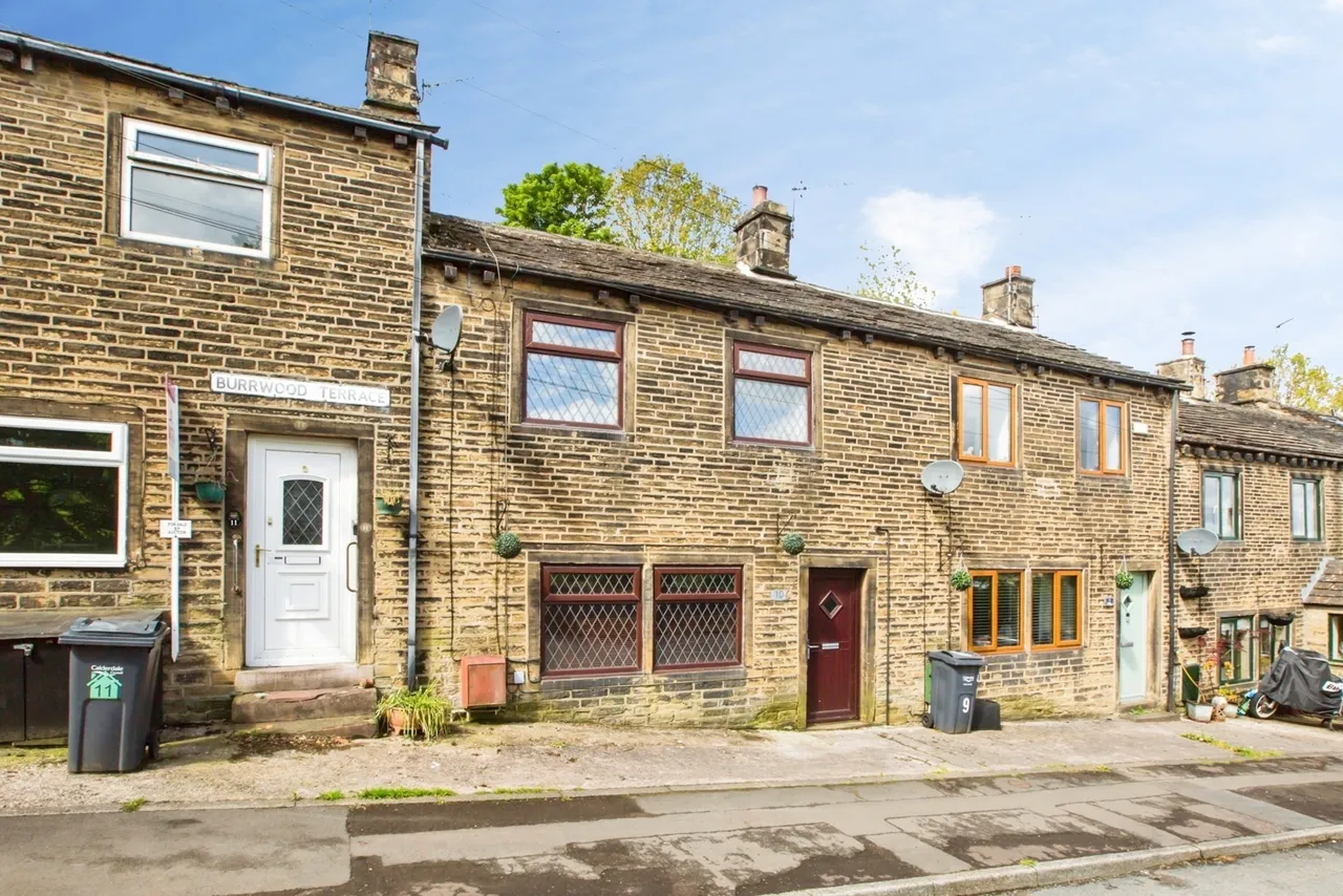 2 bed house for sale — Burrwood Terrace, Holywell Green, Halifax, West Yorkshire, HX4