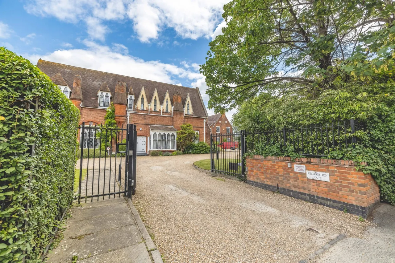 Bridgeman Drive, Windsor, SL4, photo 13