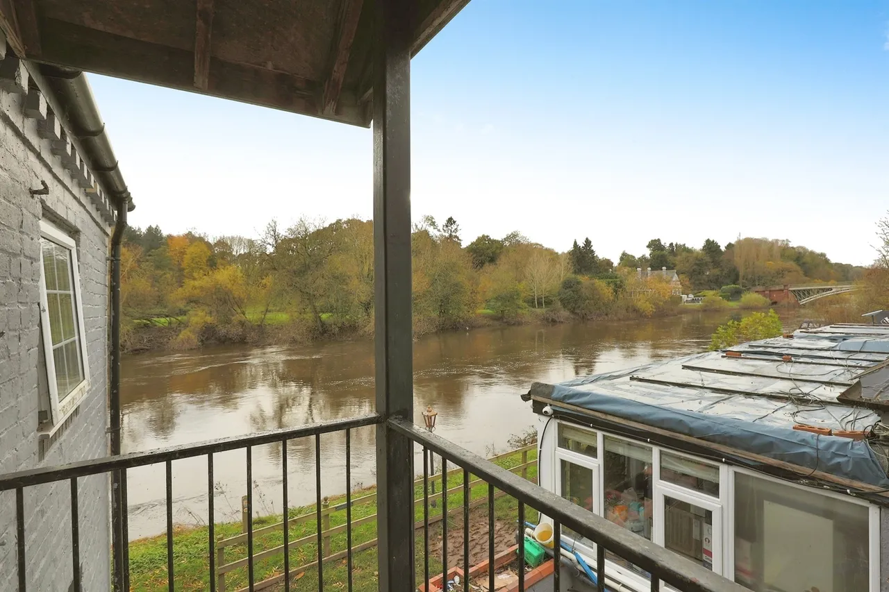 5 bed commercial property for sale, The Wharf Inn, Holt Heath, WR6