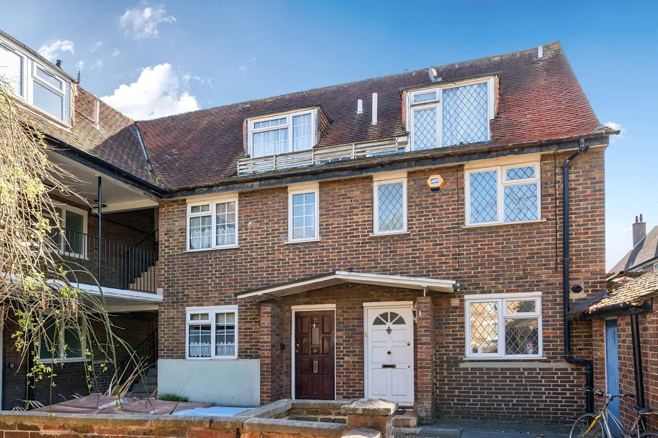 3 bed house for sale — Penton Place, SE17