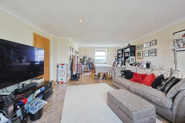 3 bed flat to rent, St. Johns Wood Park, London, NW8