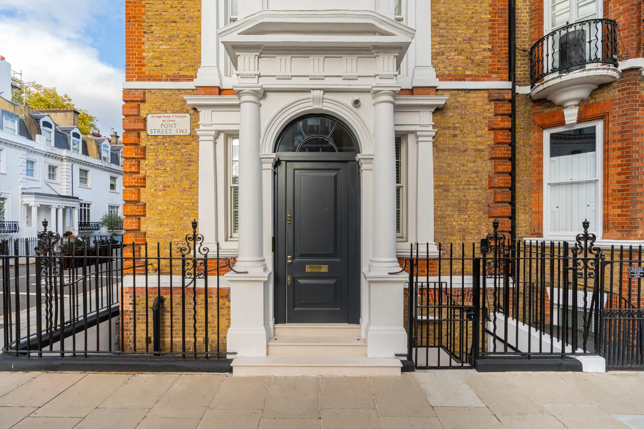 Pont Street, Knightsbridge, London, photo 11