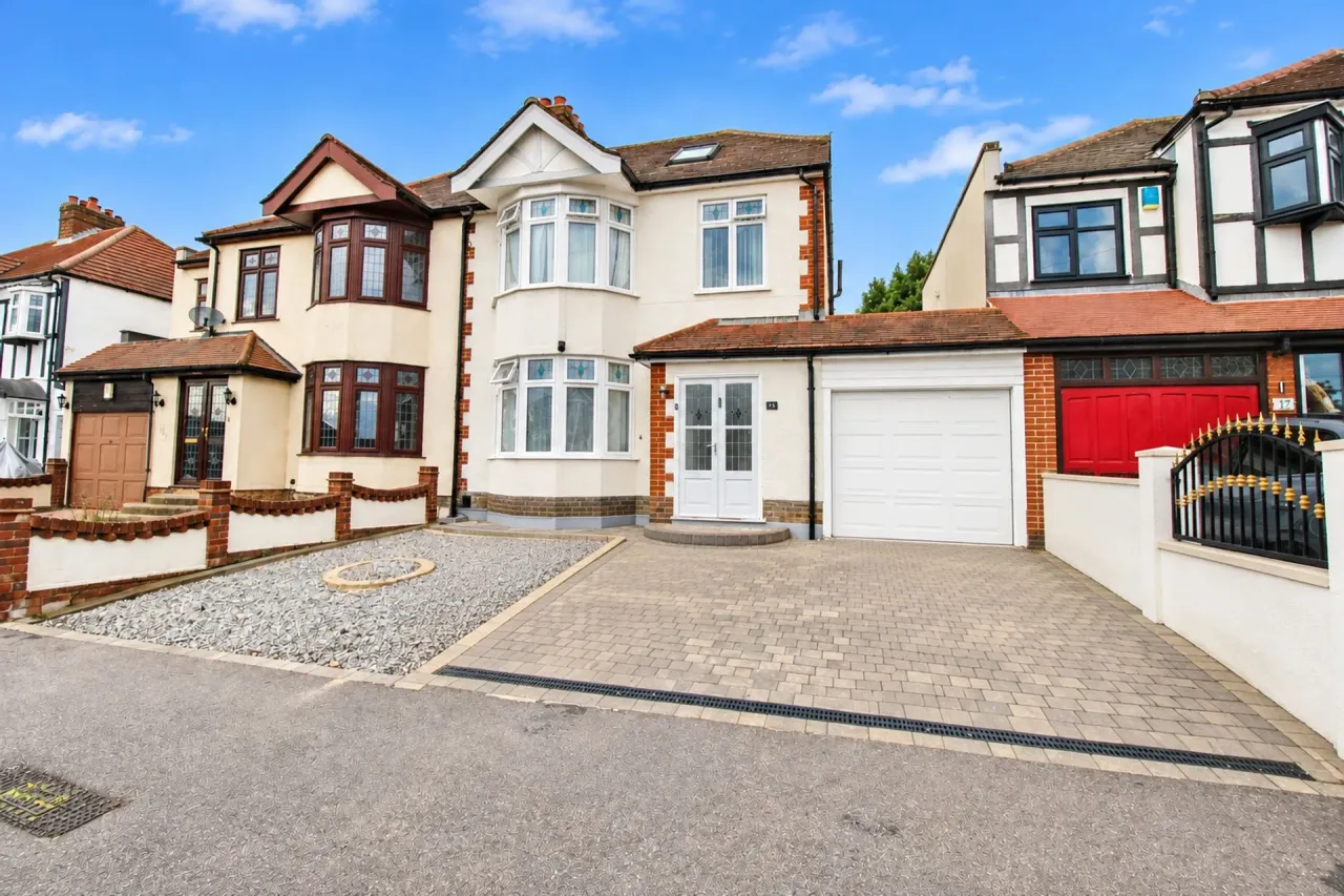 4 bed house to rent, Ashmour Gardens, Romford, RM1