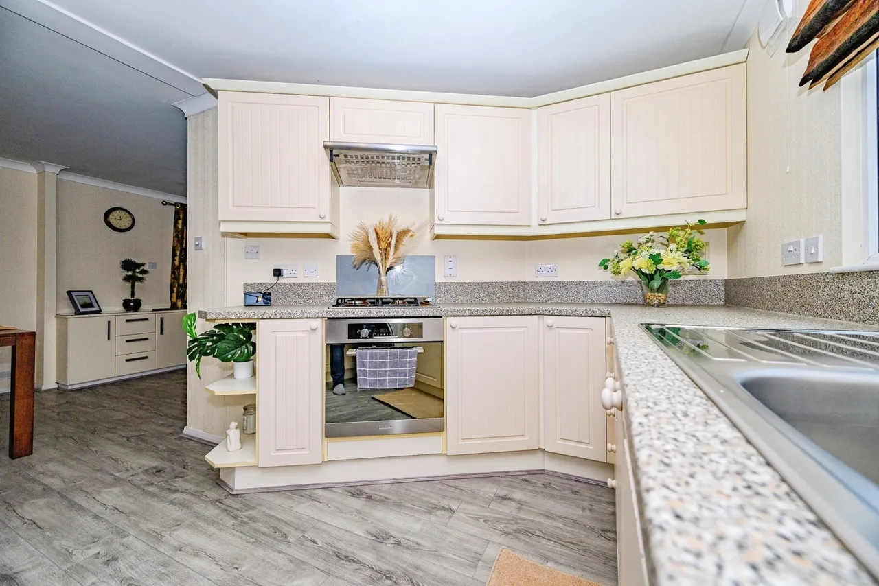 Collins Wood, Residential Park, Caddington, Luton, LU1, photo 11