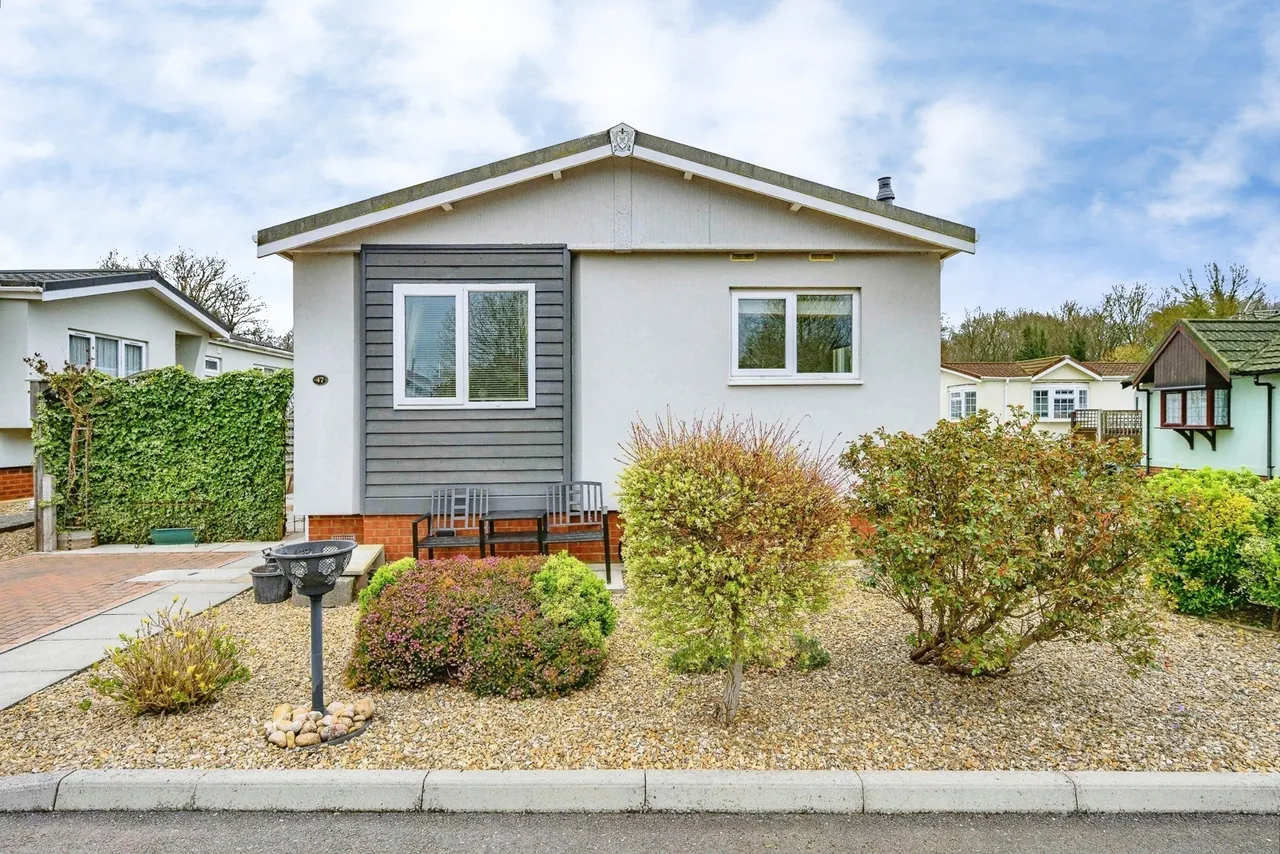 Collins Wood, Residential Park, Caddington, Luton, LU1, photo 2