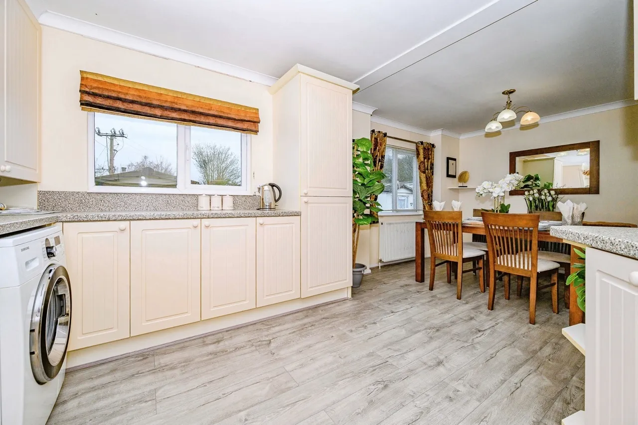 Collins Wood, Residential Park, Caddington, Luton, LU1, photo 9