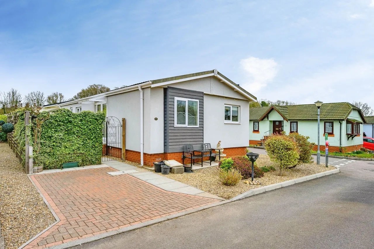 Collins Wood, Residential Park, Caddington, Luton, LU1, photo 3