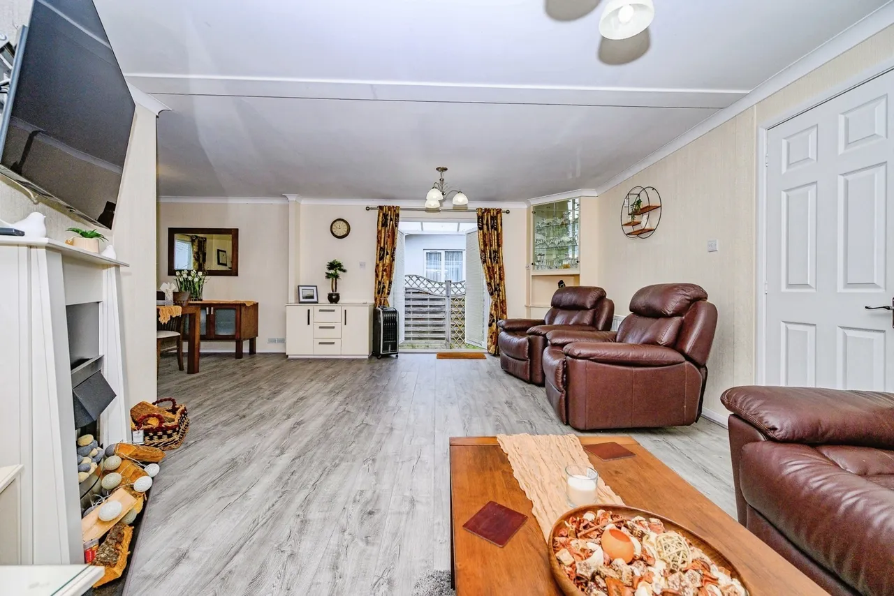 Collins Wood, Residential Park, Caddington, Luton, LU1, photo 6