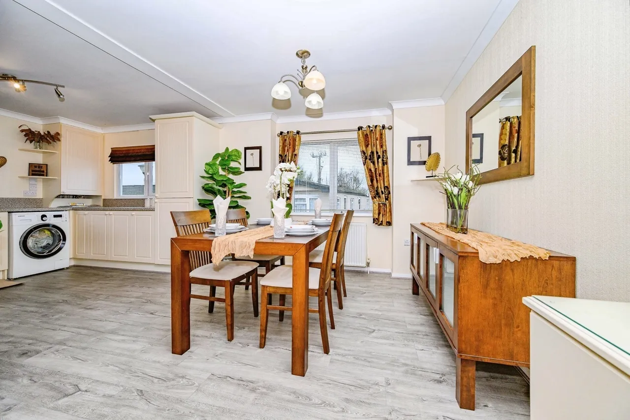 Collins Wood, Residential Park, Caddington, Luton, LU1, photo 8