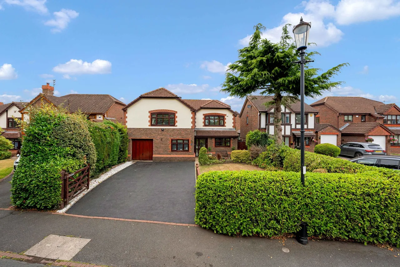 5 bed house for sale — Cornerhouse Lane, Widnes, WA8 9WD
