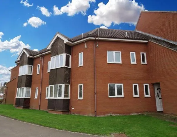 2 bed flat to rent — The Avenue, NEWMARKET