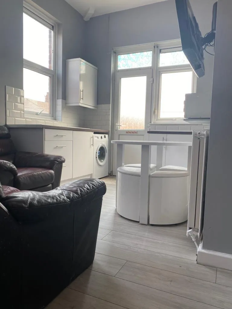 3 bed student accomodation to rent — Blackpool Road, Preston, Lancashire, PR2 3AD