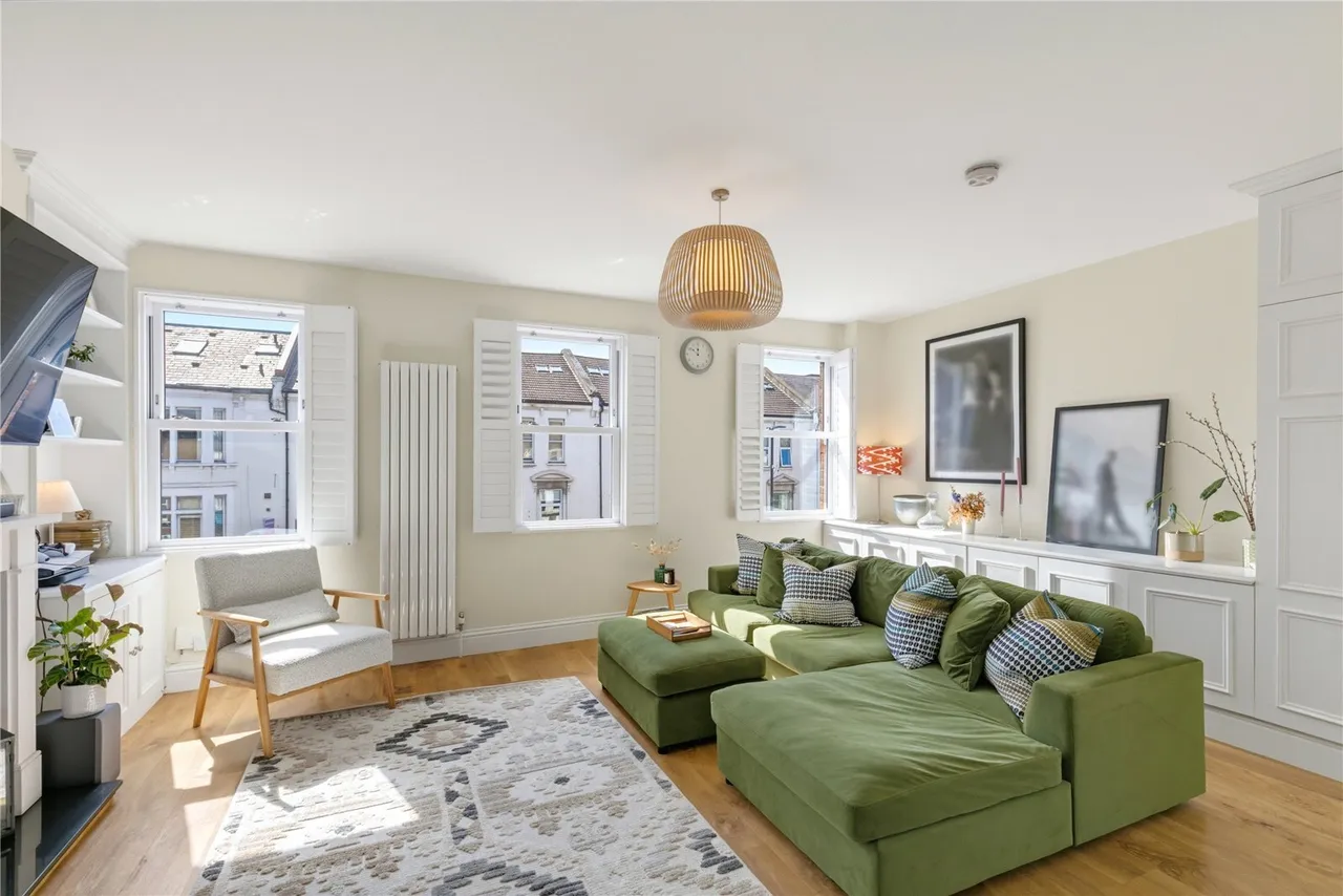 2 bed flat for sale, Battersea Rise, London, SW11