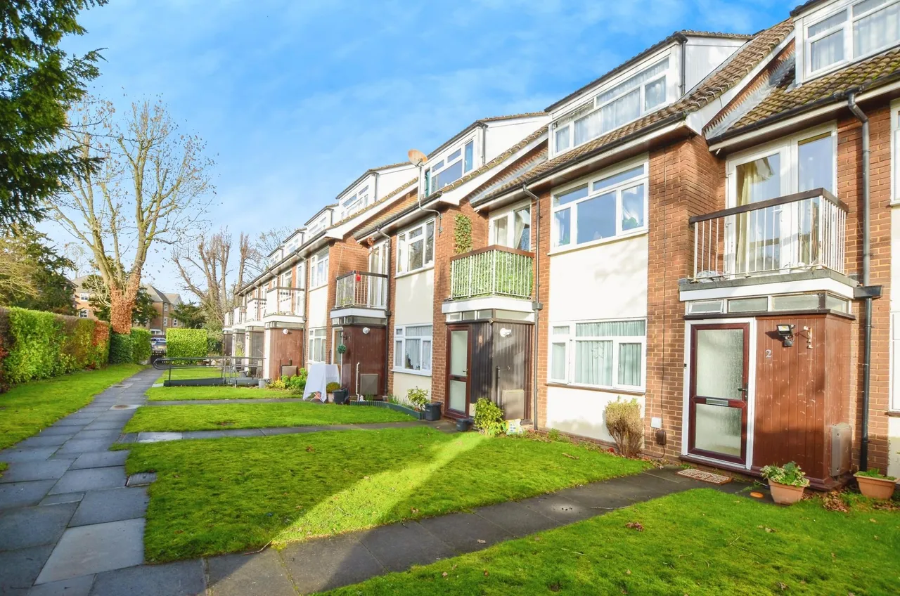 1 bed flat for sale, Westfield Park, Pinner, HA5