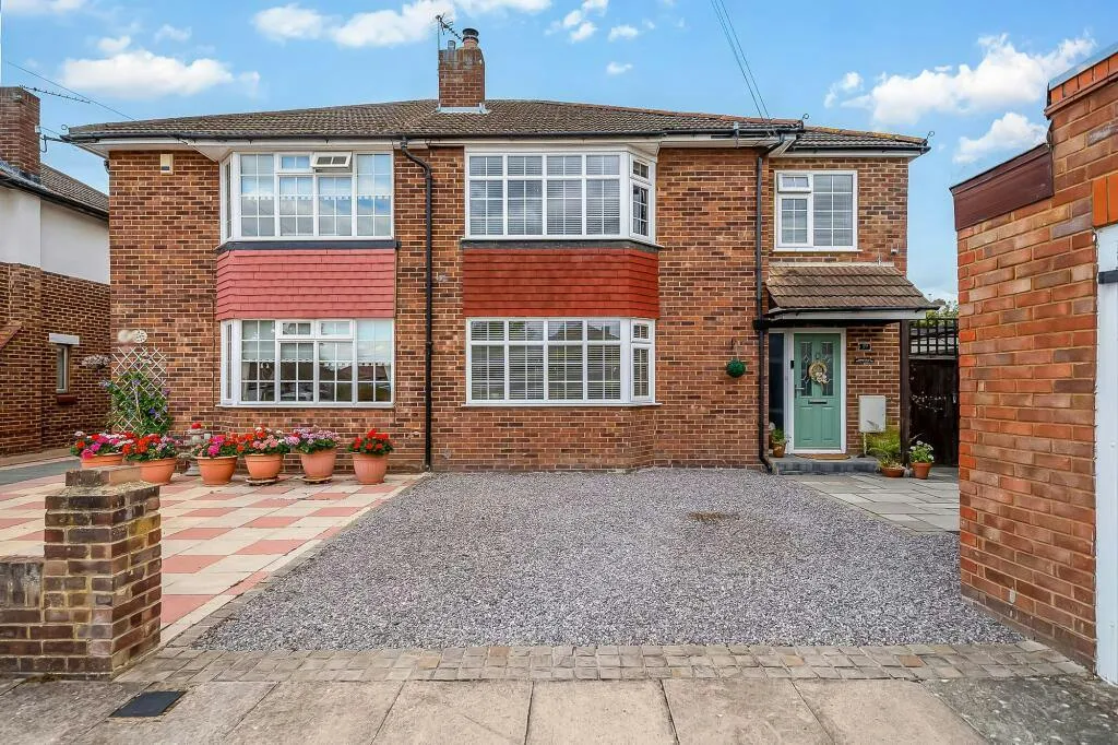 4 bed house for sale — Cambria Close, Sidcup, DA15