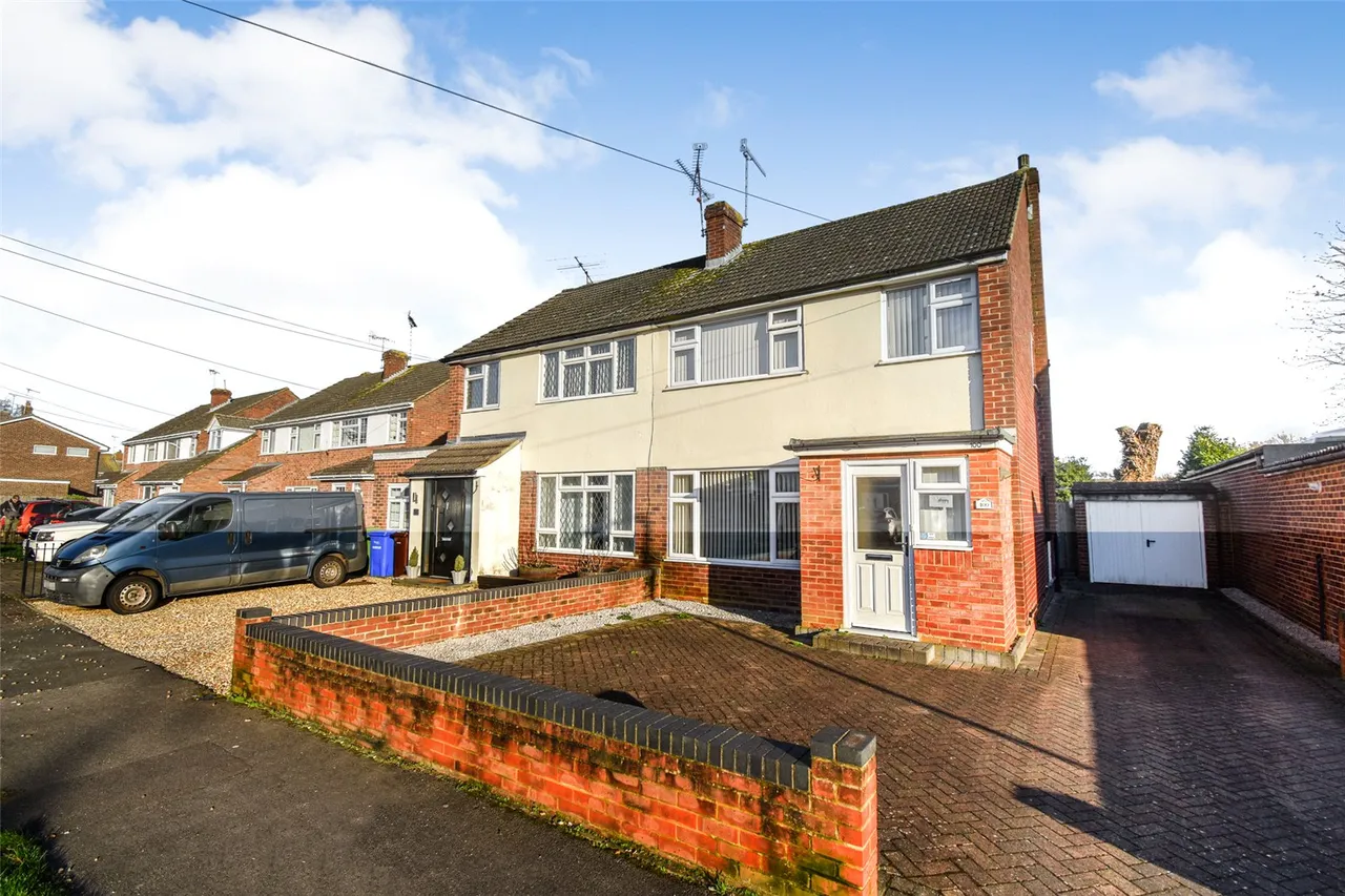 3 bed house for sale — Field Way, Aldershot, Hampshire, GU12 4UL