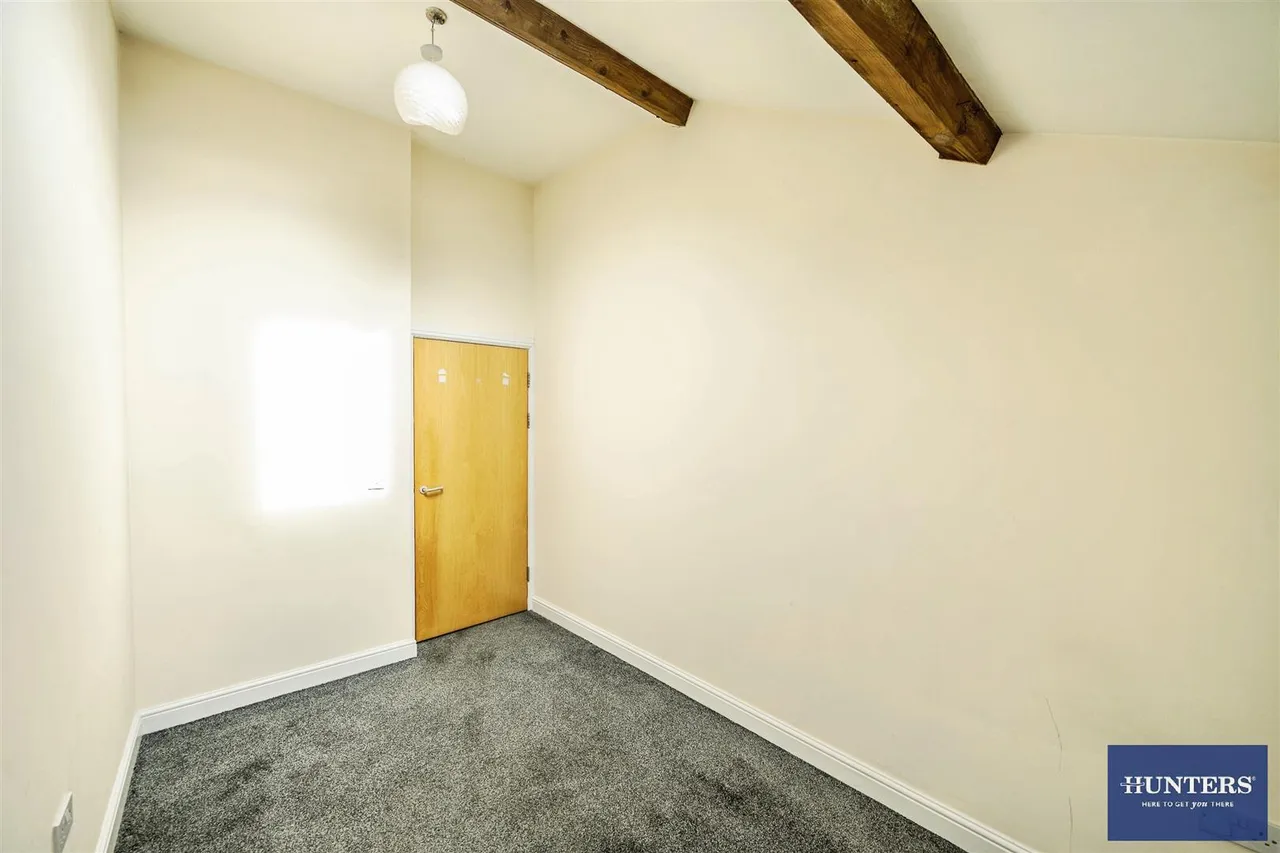 Town Hall Street, East Halifax, HX1, photo 9