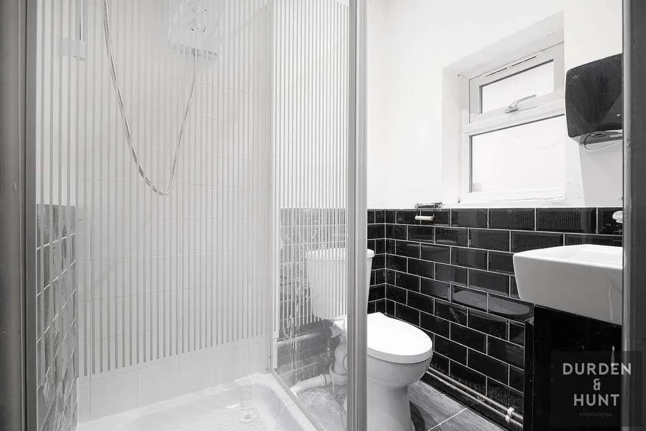 Hornsey Road, London, N19, photo 16